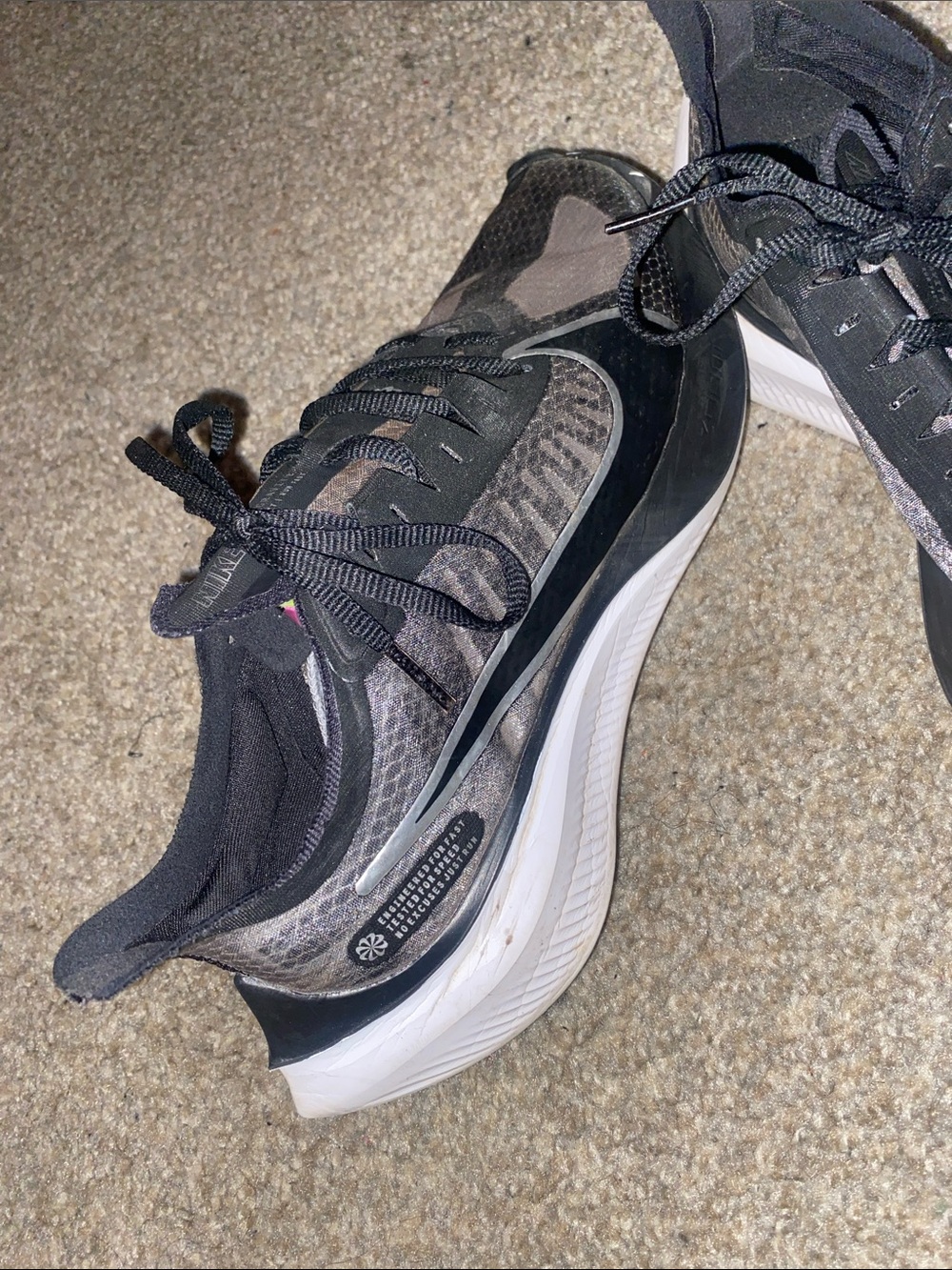 NIKE ZOOM GRAVITY RUNNING SHOES